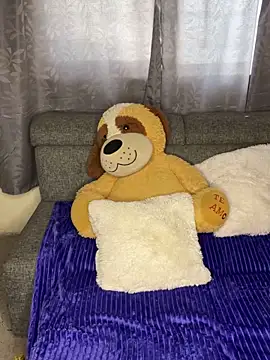 ZafiroKlein online show from November 18, 2025, 8:45 pm