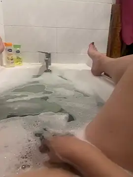 MissNadiaX06 online show from March 5, 2026, 9:43 pm