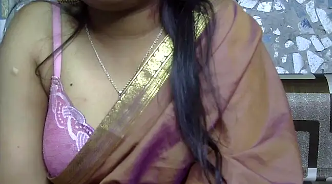Snapshot of BROUNGIRLKAVYA chatting on March 18, 2025, 10:28 am BROUNGIRLKAVYA online show from March 18, 2025, 10:28 am