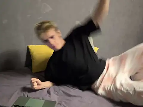 EdwinBlaze online show from February 15, 2025, 3:52 am