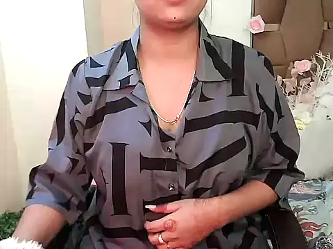 Snapshot of megancatluna chatting on November 17, 2025, 4:38 am megancatluna online show from November 17, 2025, 4:38 am