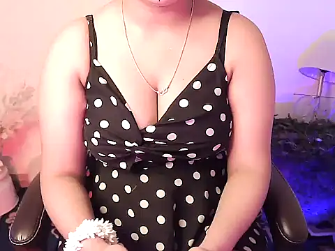 Snapshot of megancatluna chatting on December 5, 2025, 4:11 am megancatluna online show from December 5, 2025, 4:11 am