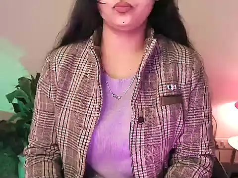 Snapshot of megancatluna chatting on December 18, 2025, 5:23 am megancatluna online show from December 18, 2025, 5:23 am