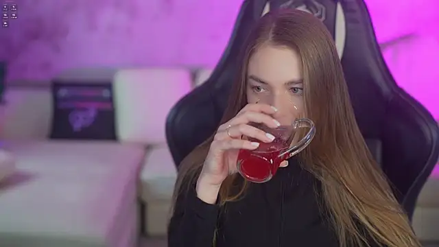 Layla Sweet  online show from January 12, 2026, 11:42 pm