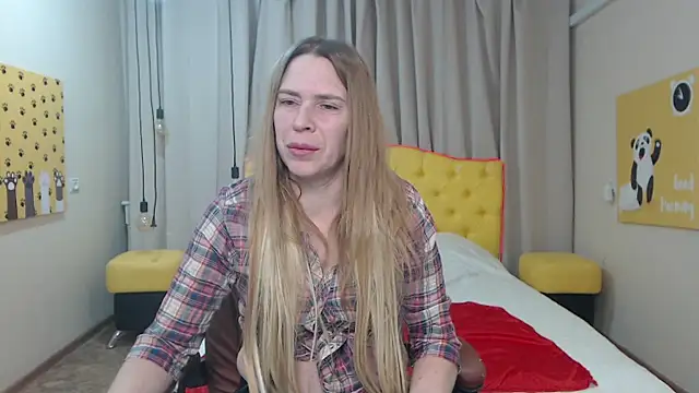 Snapshot of TessaDaybreak chatting on February 16, 2026, 7:40 am TessaDaybreak online show from February 16, 2026, 7:40 am