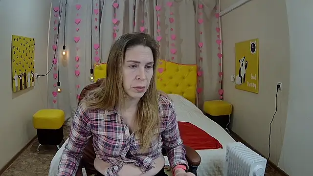 Snapshot of TessaDaybreak chatting on February 11, 2026, 12:27 pm TessaDaybreak online show from February 11, 2026, 12:27 pm