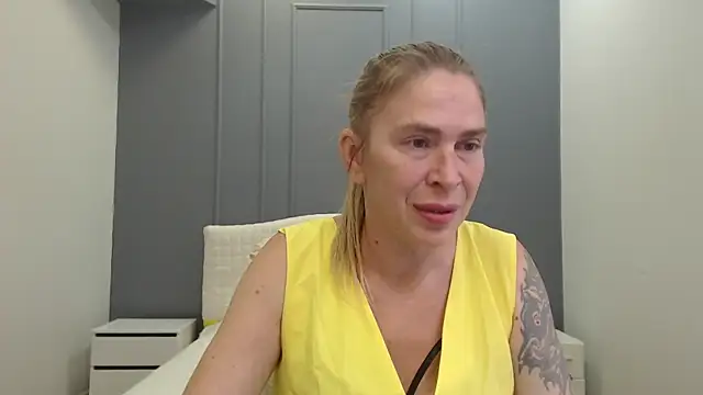 Snapshot of TessaDaybreak chatting on July 18, 2026, 8:12 am TessaDaybreak online show from July 18, 2026, 8:12 am