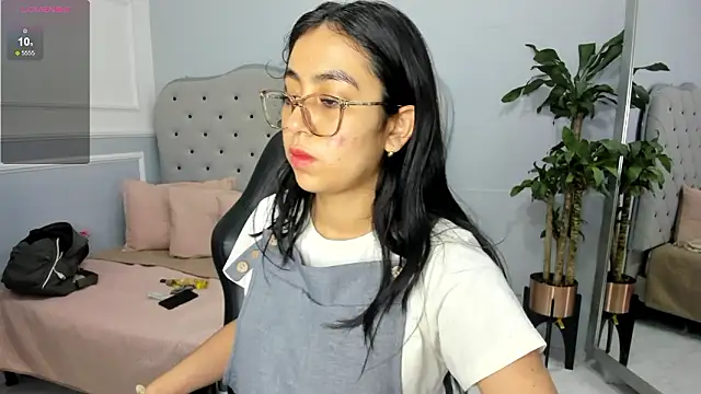 lucelly 15 online show from February 11, 2026, 11:43 am