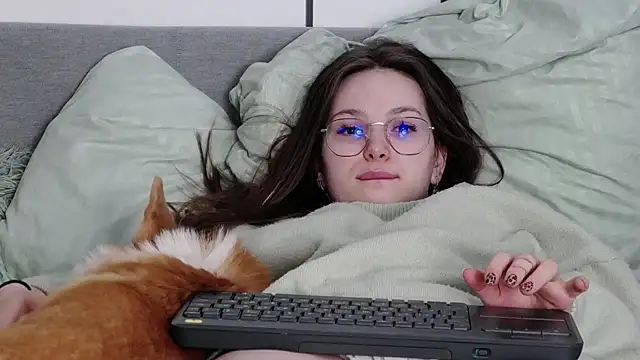 -Amora online show from April 7, 2026, 11:12 am