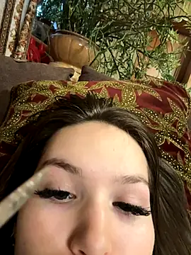 Snapshot of -Amora chatting on November 20, 2025, 12:17 pm -Amora online show from November 20, 2025, 12:17 pm