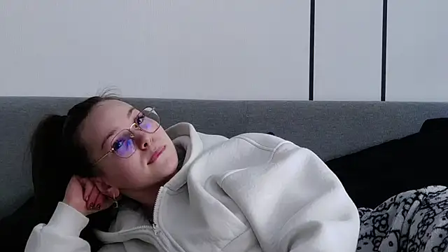 -Amora online show from March 31, 2026, 11:12 am