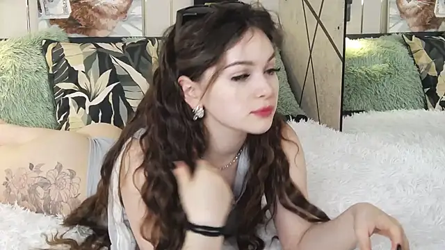 Snapshot of -Amora chatting on February 17, 2025, 5:44 pm -Amora online show from February 17, 2025, 5:44 pm