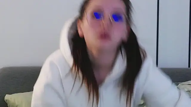 Snapshot of -Amora chatting on October 23, 2025, 11:20 am -Amora online show from October 23, 2025, 11:20 am