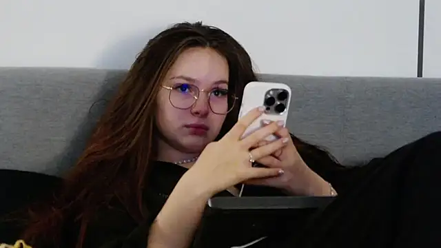 Snapshot of -Amora chatting on February 15, 2026, 2:05 pm -Amora online show from February 15, 2026, 2:05 pm