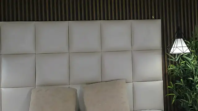 MelanieHillss online show from April 9, 2026, 4:03 am