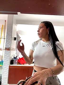 Naatalia online show from November 6, 2025, 6:12 pm