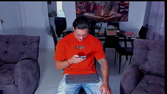 Snapshot of Valentino_Dosantos_ chatting on February 2, 2026, 8:19 pm Valentino Dosantos online show from February 2, 2026, 8:19 pm