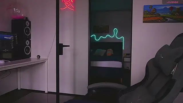 Limy Sweet online show from March 26, 2026, 7:50 am