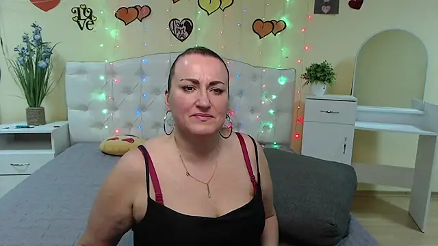 Snapshot of DianaMGG chatting on March 12, 2025, 9:44 am DianaMGG online show from March 12, 2025, 9:44 am
