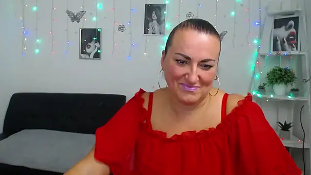 Snapshot of DianaMGG chatting on October 1, 2025, 5:56 am DianaMGG online show from October 1, 2025, 5:56 am