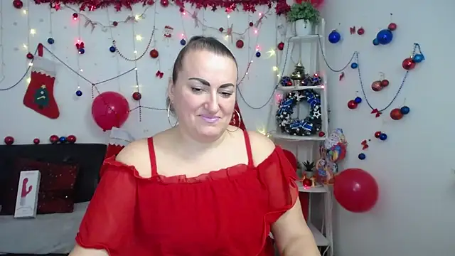 Snapshot of DianaMGG chatting on December 17, 2025, 6:35 pm DianaMGG online show from December 17, 2025, 6:35 pm