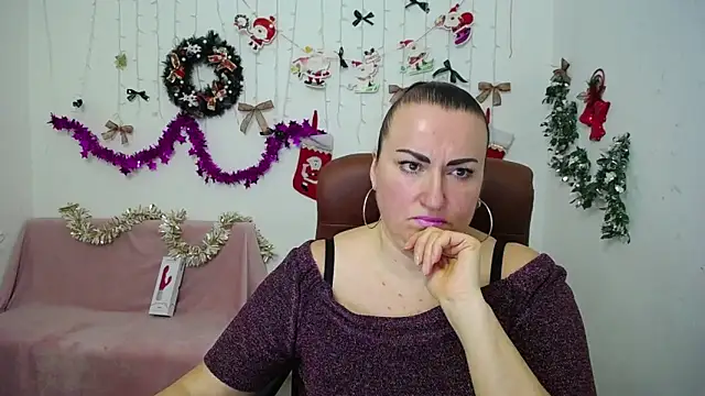 Snapshot of DianaMGG chatting on December 21, 2025, 6:31 pm DianaMGG online show from December 21, 2025, 6:31 pm