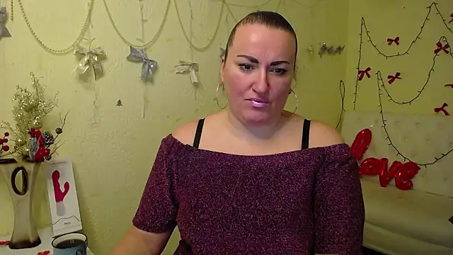 Snapshot of DianaMGG chatting on January 13, 2026, 6:39 am DianaMGG online show from January 13, 2026, 6:39 am