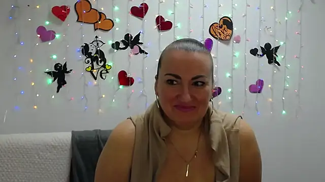 Snapshot of DianaMGG chatting on March 5, 2025, 6:12 am DianaMGG online show from March 5, 2025, 6:12 am