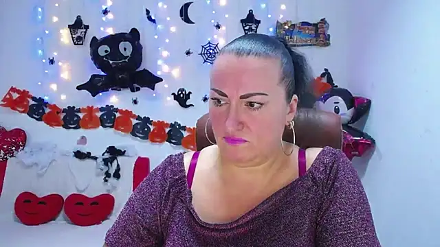 DianaMGG online show from October 21, 2025, 5:18 am