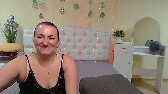 Snapshot of DianaMGG chatting on March 18, 2025, 3:44 pm DianaMGG online show from March 18, 2025, 3:44 pm