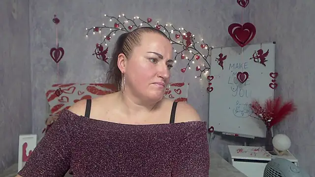 Snapshot of DianaMGG chatting on February 10, 2026, 7:29 am DianaMGG online show from February 10, 2026, 7:29 am