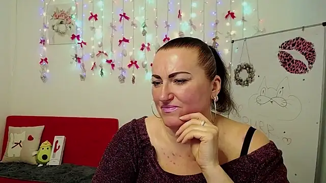 Snapshot of DianaMGG chatting on April 2, 2026, 6:31 am DianaMGG online show from April 2, 2026, 6:31 am