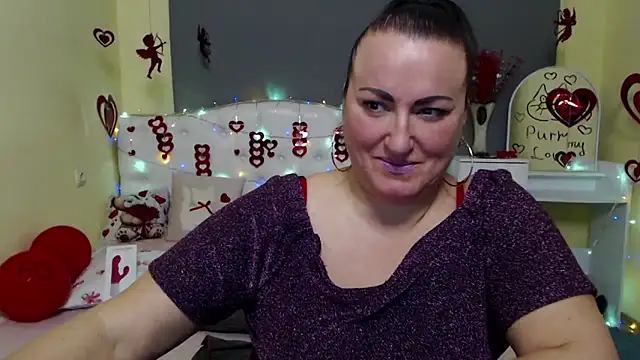 Snapshot of DianaMGG chatting on February 5, 2026, 9:16 am DianaMGG online show from February 5, 2026, 9:16 am