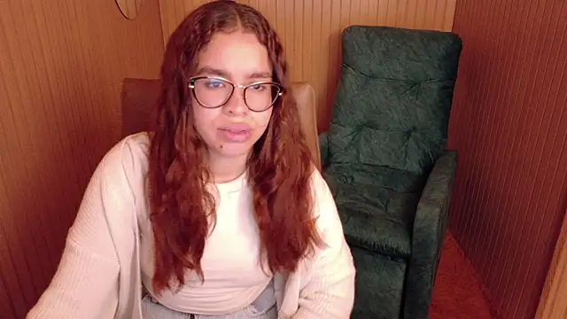 Snapshot of Greciaruiz_ chatting on February 14, 2026, 12:11 am Greciaruiz online show from February 14, 2026, 12:11 am