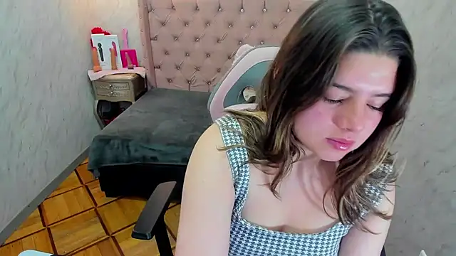 Lianngrace online show from February 12, 2026, 3:23 pm