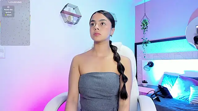 Bella walker  online show from February 4, 2026, 8:15 pm