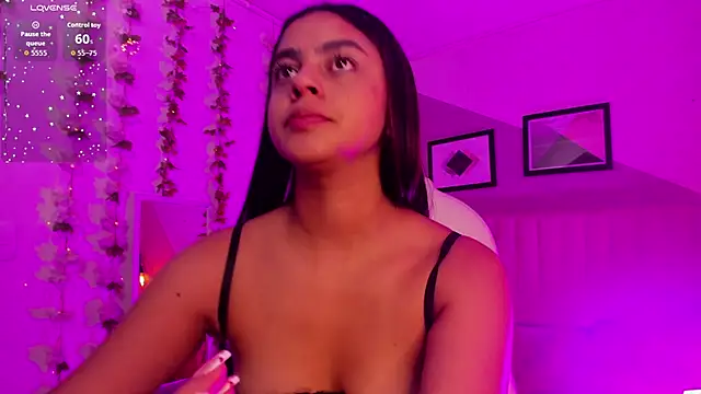 Bella walker  online show from November 28, 2025, 8:09 pm