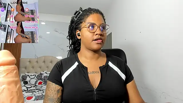 ZahraRose online show from June 1, 2026, 8:41 pm