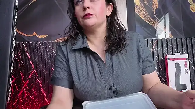 AmandaKovich online show from November 18, 2025, 7:17 pm