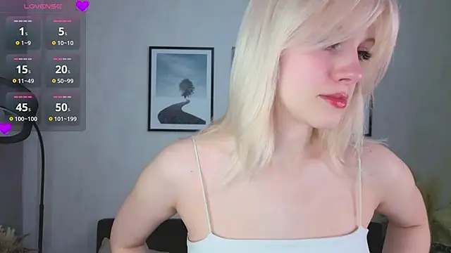 EdlaHewell online show from October 6, 2025, 11:27 pm