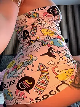 Snapshot of YoungHotMilf97 chatting on January 8, 2026, 9:37 am YoungHotMilf97 online show from January 8, 2026, 9:37 am