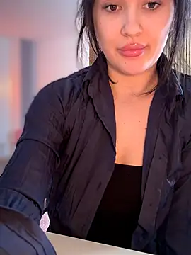 Snapshot of YoungHotMilf97 chatting on February 6, 2026, 8:43 am YoungHotMilf97 online show from February 6, 2026, 8:43 am