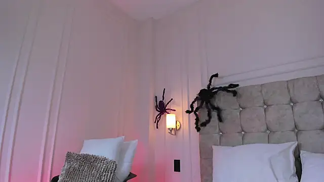 JasmineRoss 1 online show from October 14, 2025, 7:14 pm