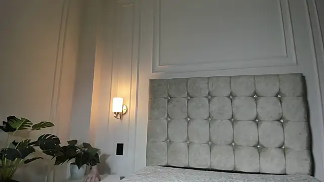 JasmineRoss 1 online show from October 25, 2025, 7:03 pm