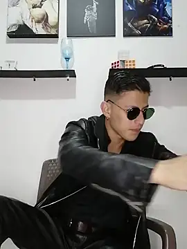 Snapshot of Mr-Eros-Master chatting on February 16, 2025, 4:31 am Mr-Eros-Master online show from February 16, 2025, 4:31 am