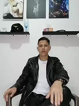 Snapshot of Mr-Eros-Master chatting on February 15, 2025, 9:06 pm Mr-Eros-Master online show from February 15, 2025, 9:06 pm
