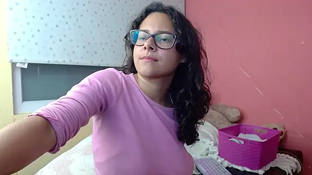 Snapshot of morahaze chatting on January 6, 2025, 12:27 am morahaze online show from January 6, 2025, 12:27 am