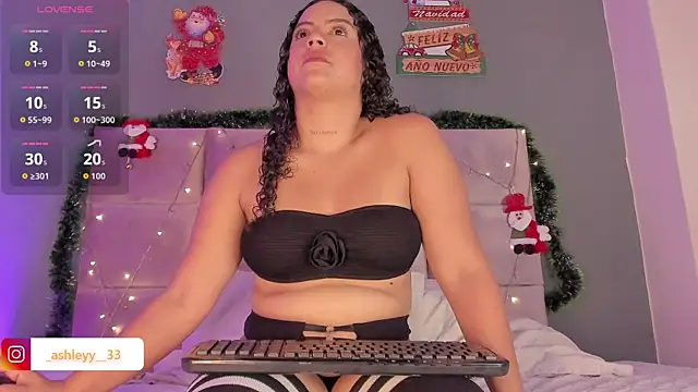  Ashley 33 online show from December 17, 2025, 7:52 pm