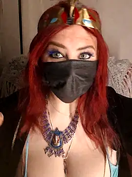 Loly2025 online show from February 9, 2026, 9:57 pm