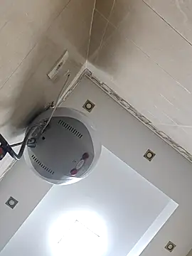 Loly2025 online show from December 16, 2025, 4:33 pm